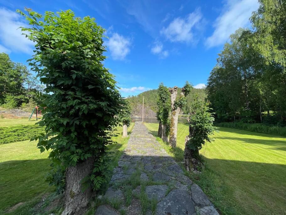 Bosvik Gard, Nyrenovert I Hovedhus Fra 1756 Apartment